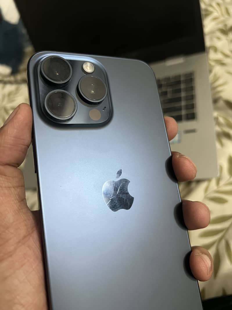 Apple iPhone 15 Pro Max 4