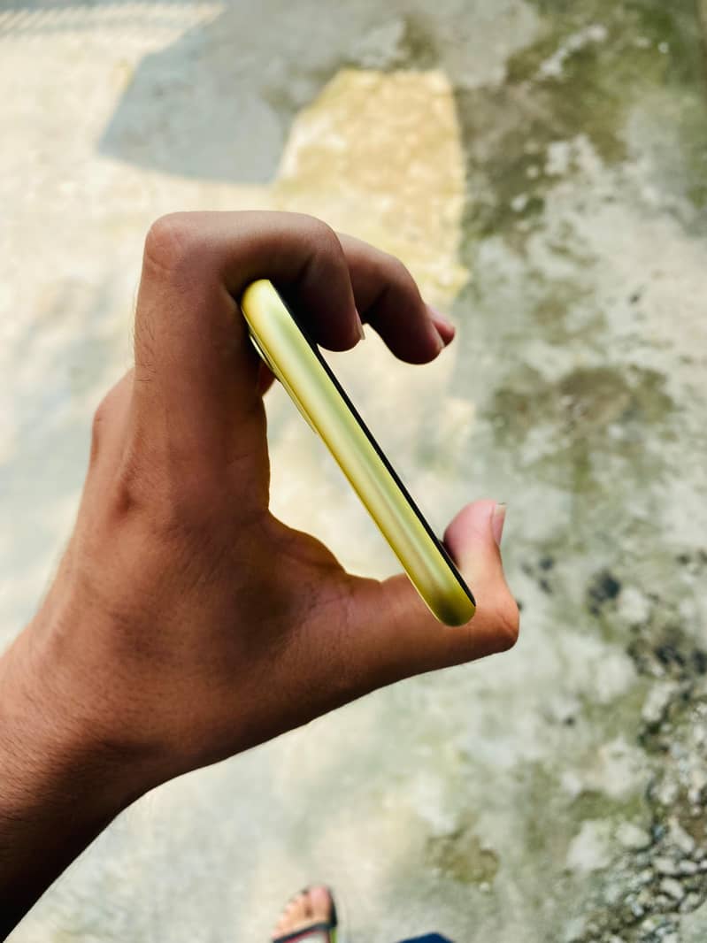 Apple iPhone 11 4