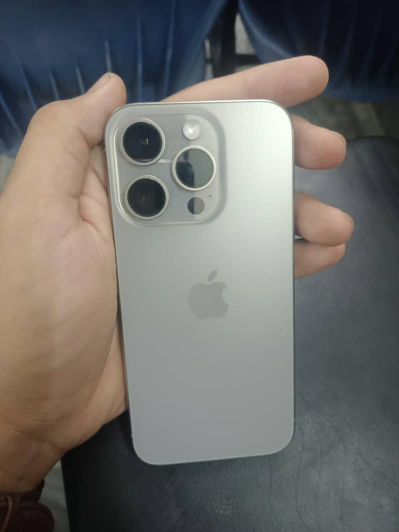 Apple iPhone 15 Pro 3
