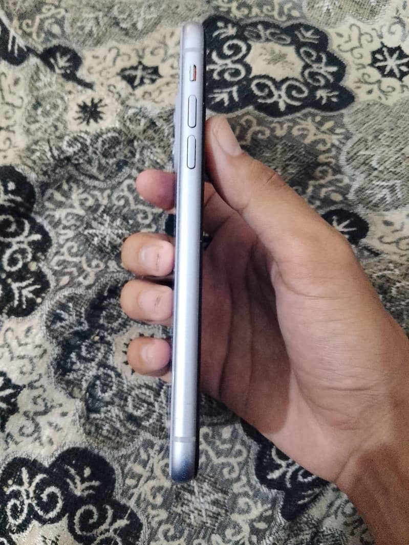 Apple iPhone 11 3