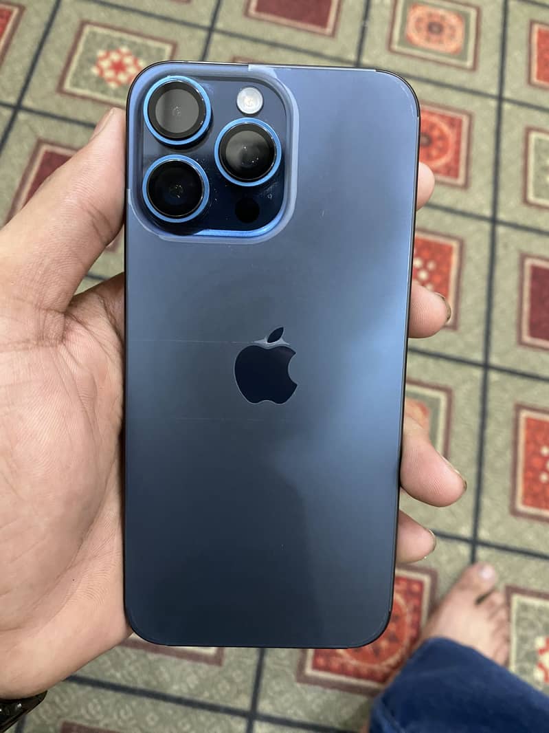 Apple iPhone 15 Pro Max 2