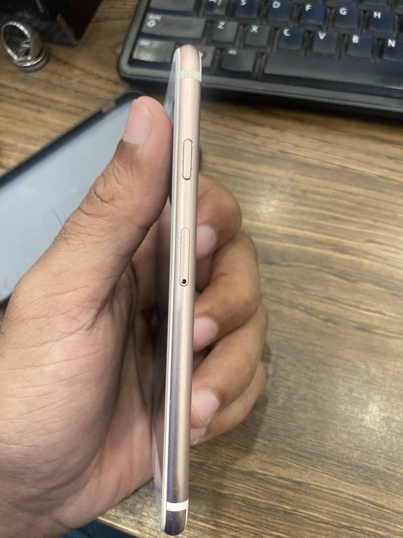 Apple iPhone 6S 4