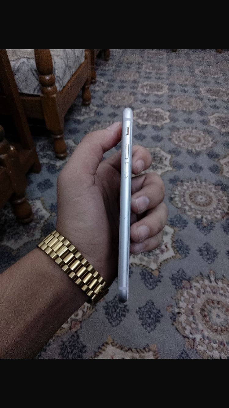 Apple iPhone 8 1