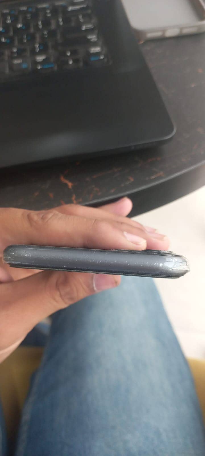 iPhone 11 black 3