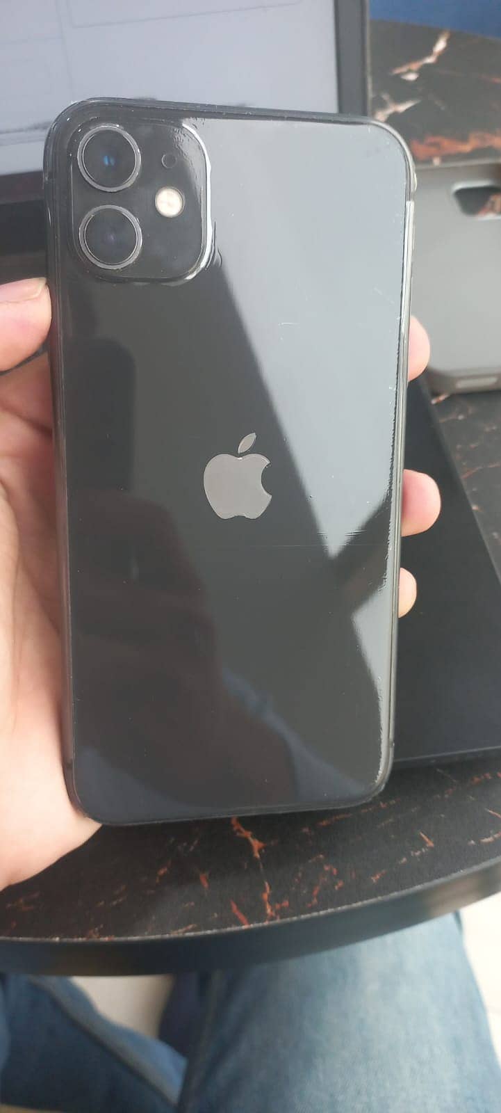 iPhone 11 black 4