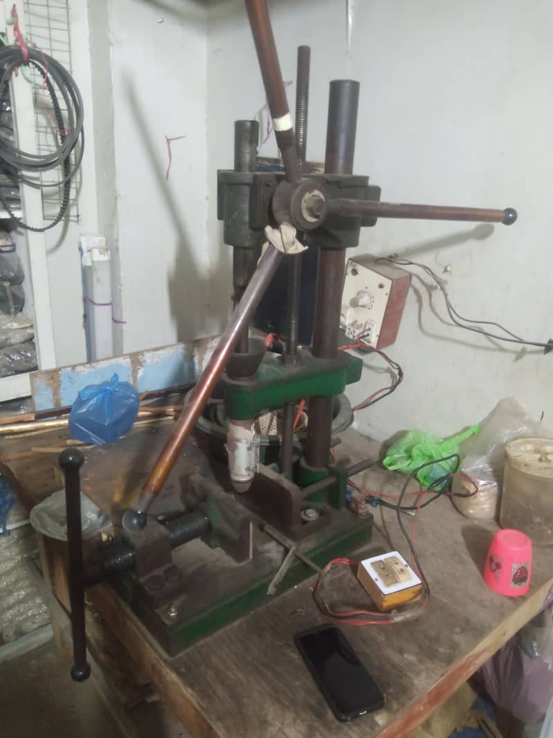 Plastic molding machine 2.5 num 1