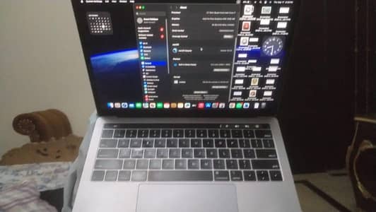 Macbook pro 2018 model i7