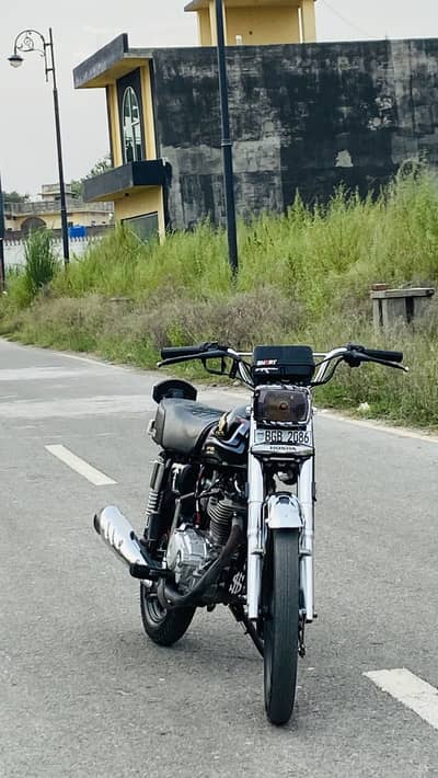 Honda 125 red 24 model