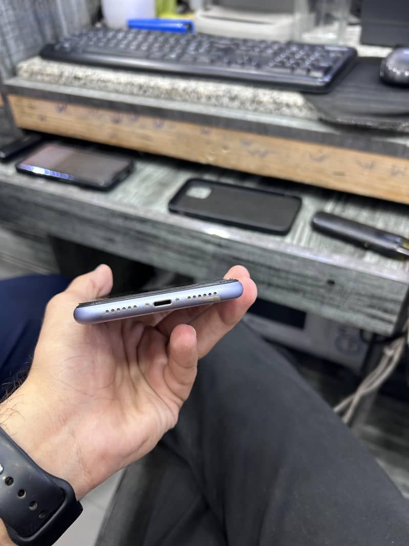 Apple iPhone 11 6