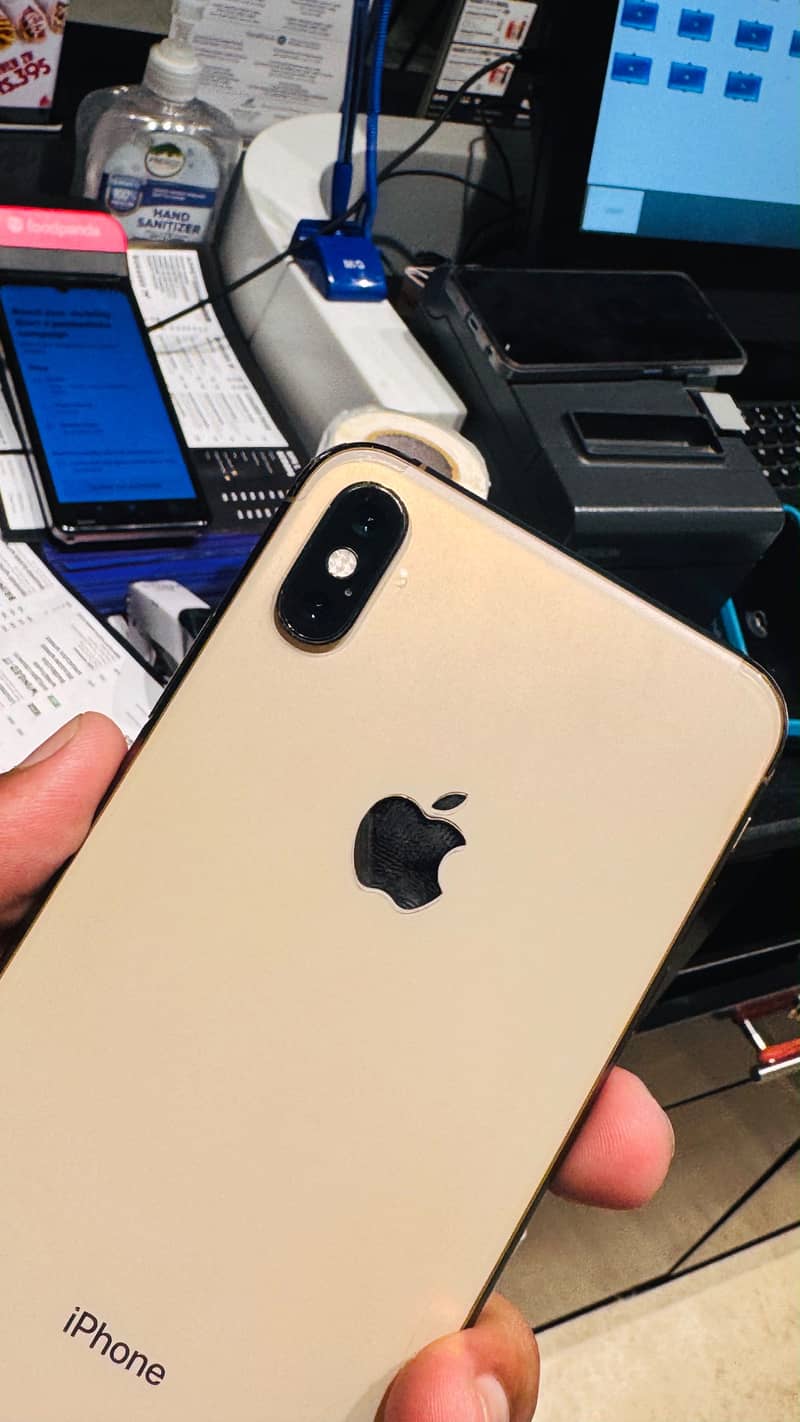Apple iPhone XS Max 4