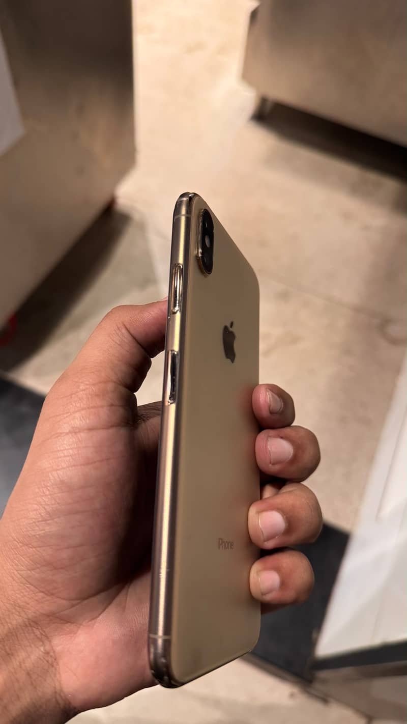 Apple iPhone XS Max 5