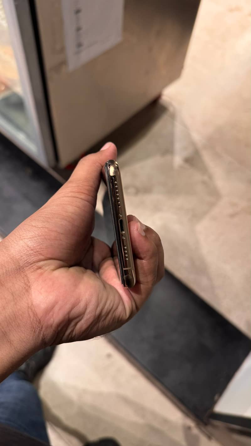 Apple iPhone XS Max 6