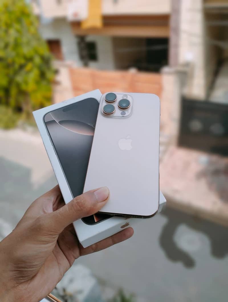 iPhone 16 Pro Max 0