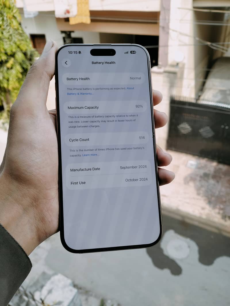 iPhone 16 Pro Max 4