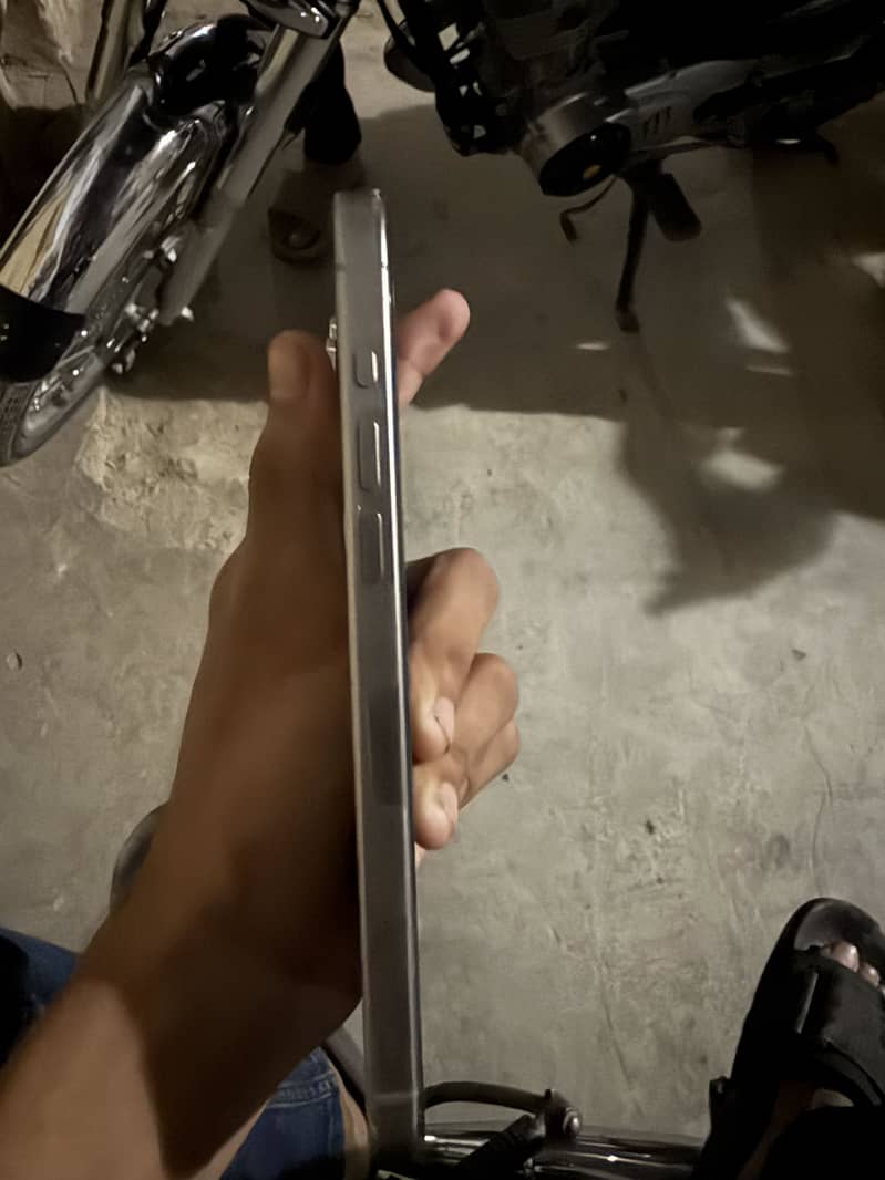 Apple iPhone 15 Pro Max 0