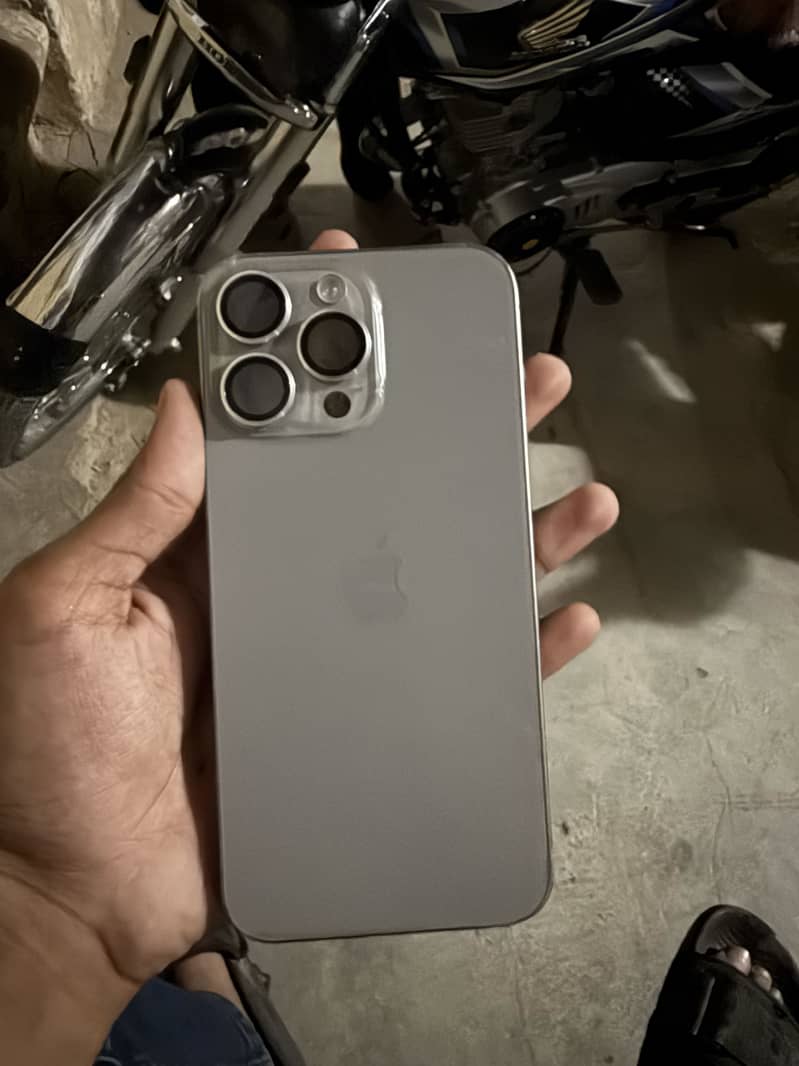 Apple iPhone 15 Pro Max 2