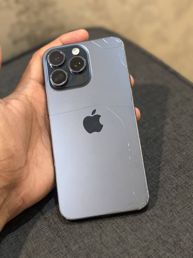 Apple iPhone 15 Pro Max 2