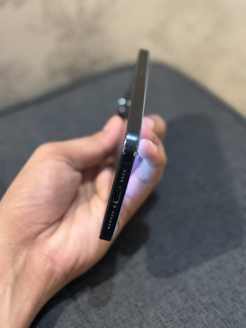 Apple iPhone 15 Pro Max 4