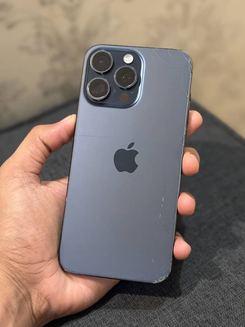 Apple iPhone 15 Pro Max 7