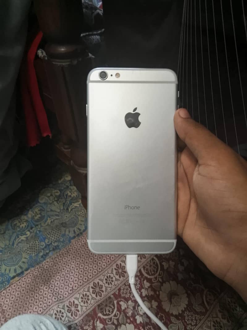 Apple iPhone 6 Plus 1