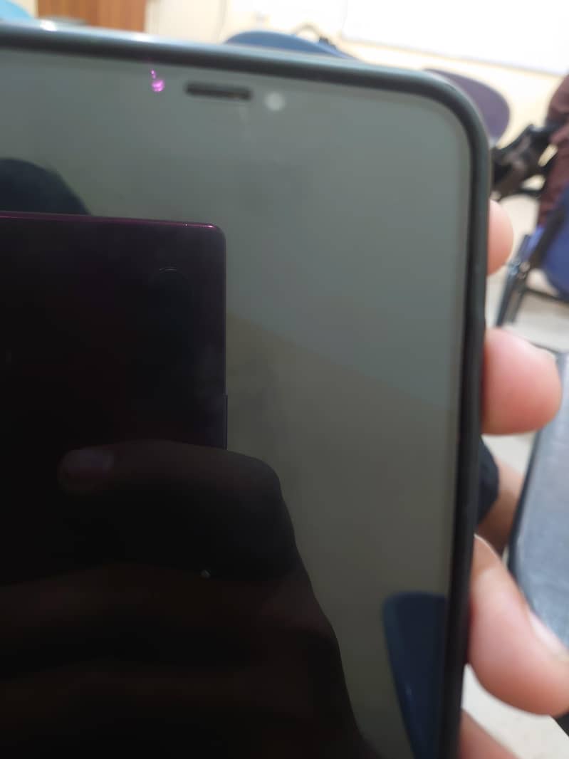 Apple iPhone XS Max 4