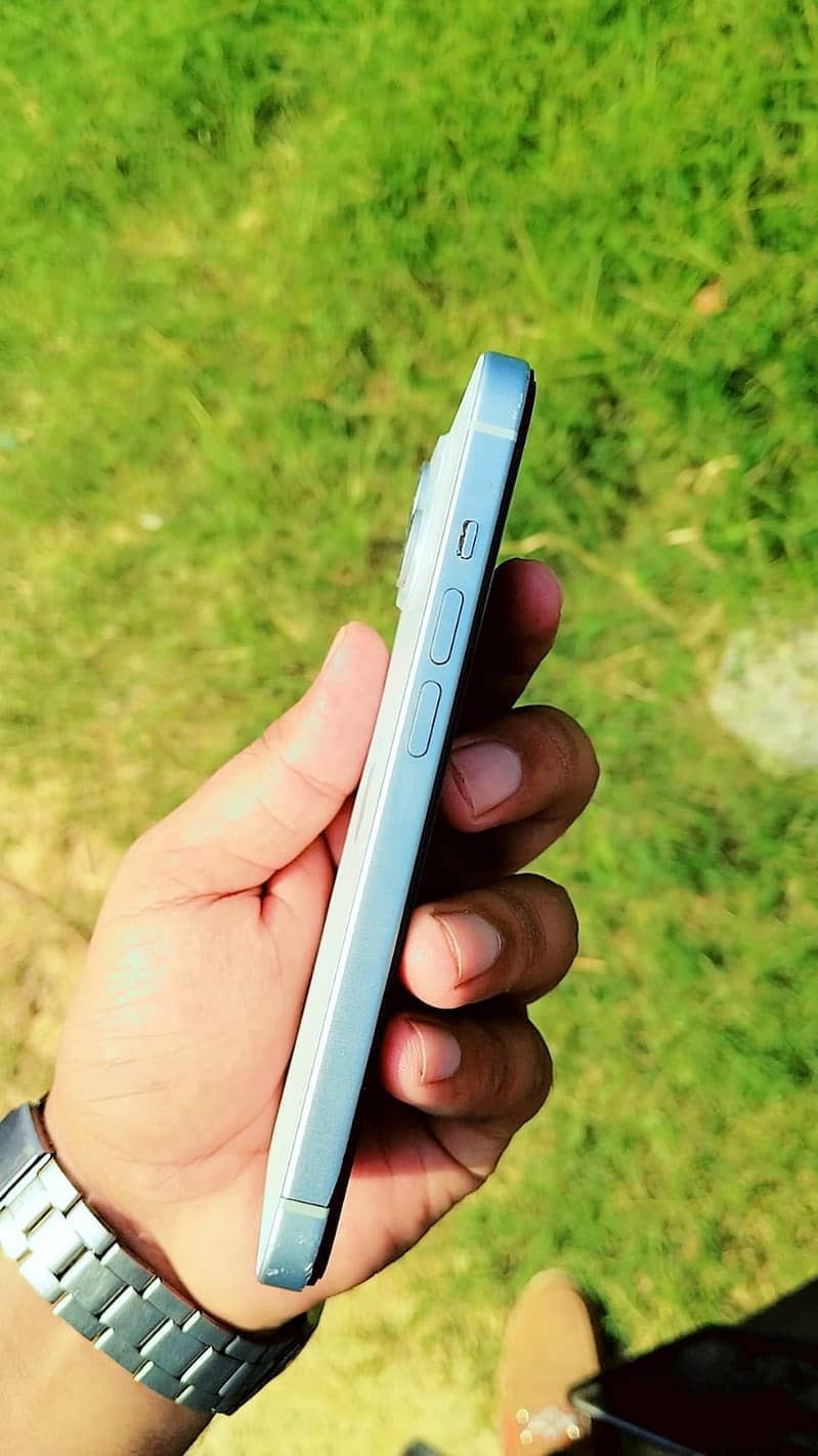 Apple iPhone 15 3