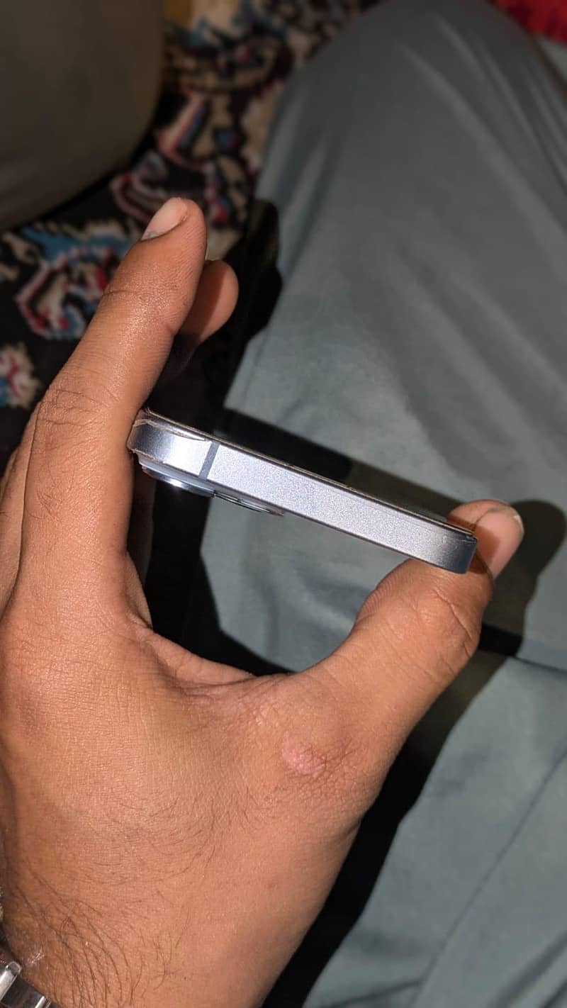 Apple iPhone 14 4