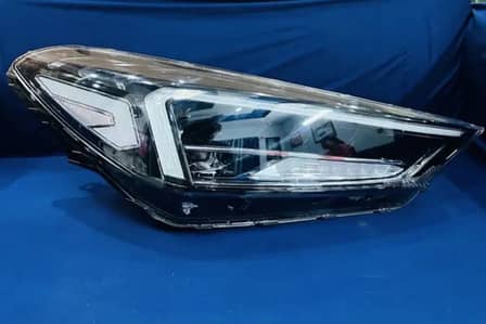 Hyundai tucson brand new OEM original right side headlight