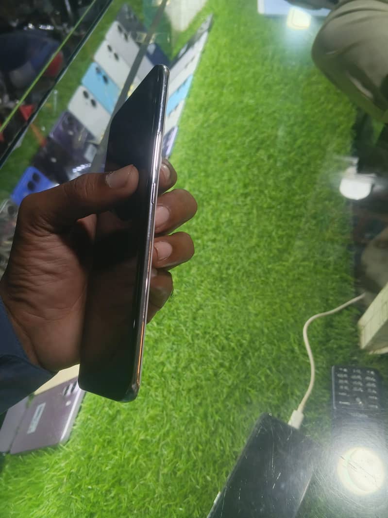 Tecno spark 40 pro plus 4