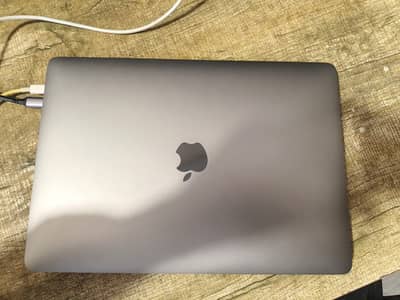 MacBook Pro 2020 | 16 GB | 1 TB | Cycle 413 | Condition 10/10