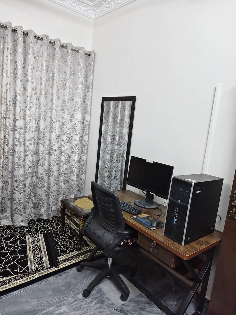 Computer / Study Table – Excellent Condition 2
