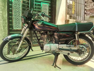 HONDA 125 COLOR BLACK NUMBER ISKA 18 BATA 19 HAI