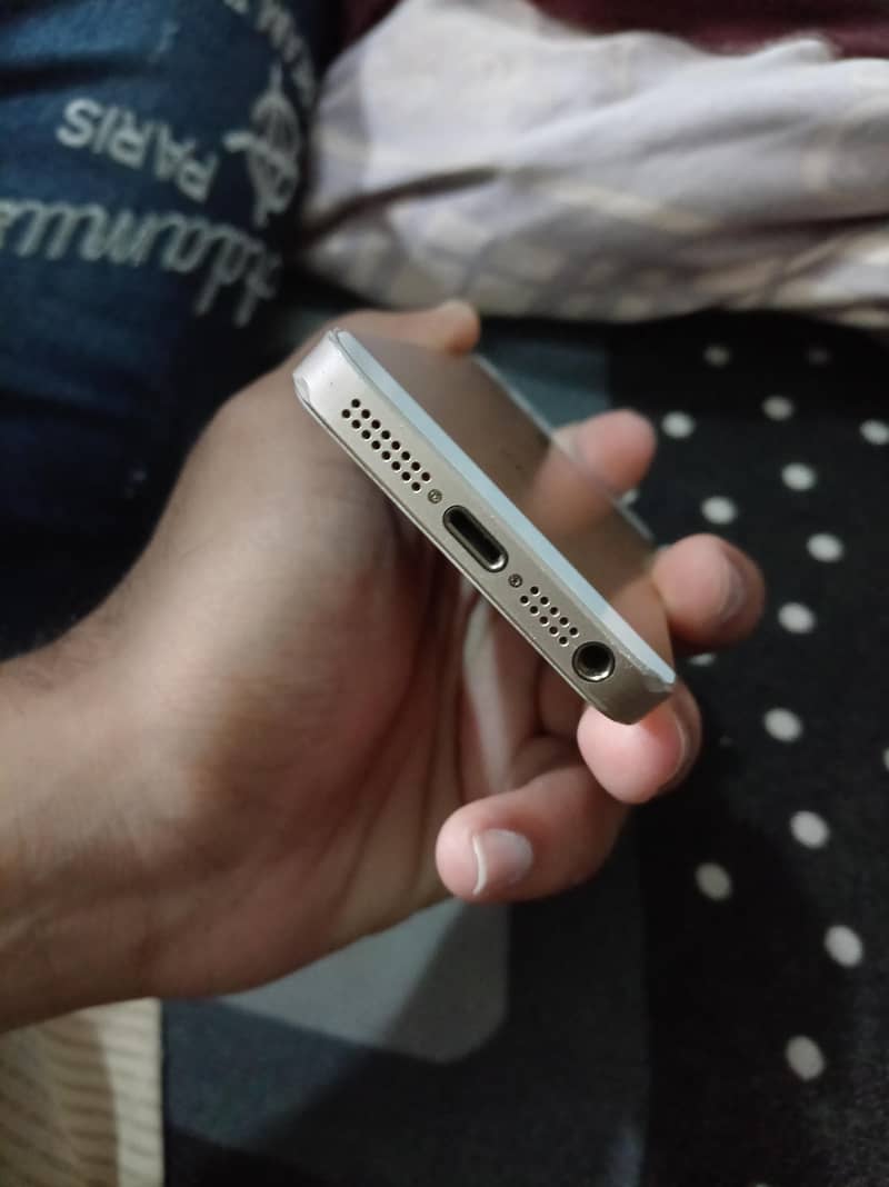 Apple iPhone SE 3