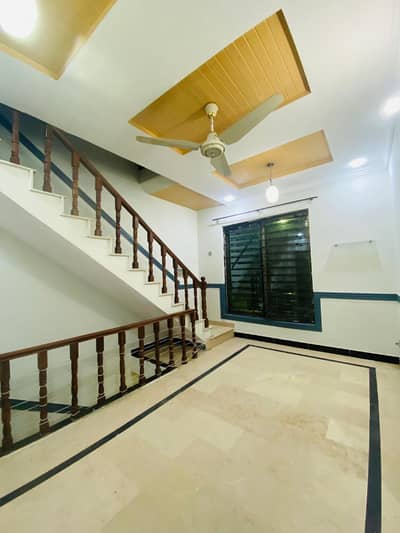 G-13/1 Proper Corner Extra land Heighted and solid constrution double Story House 25x40 for sale
