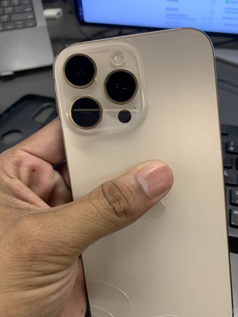 Apple iPhone 16 Pro Max 3
