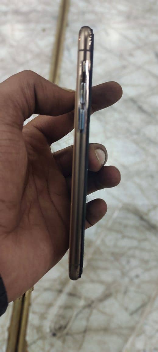 Apple iPhone XS 1