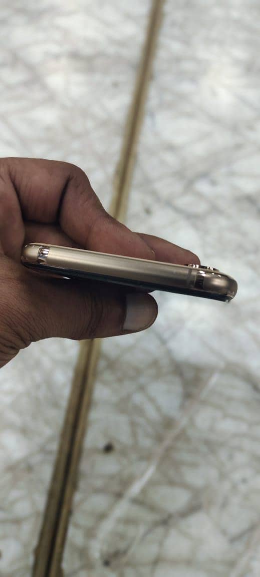Apple iPhone XS 3