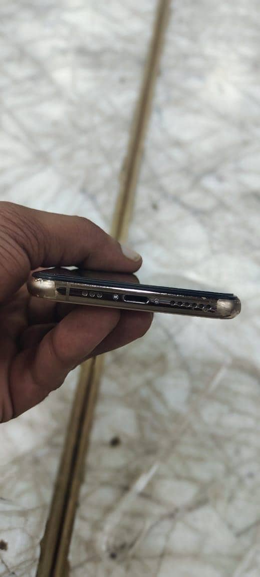 Apple iPhone XS 6