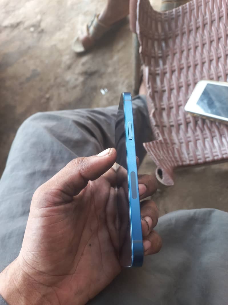 Apple iPhone 12 5