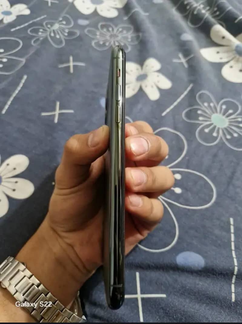 Apple iPhone 11 Pro Max 3