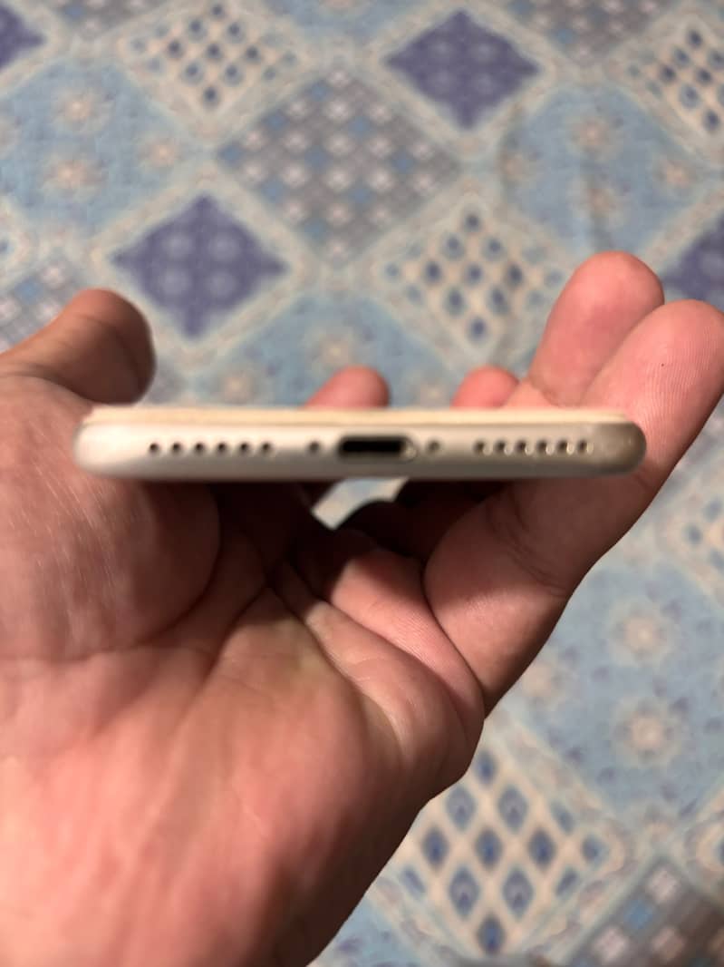 Apple iPhone 7 3