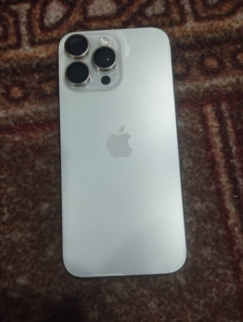 Apple iPhone 16 Pro Max 2