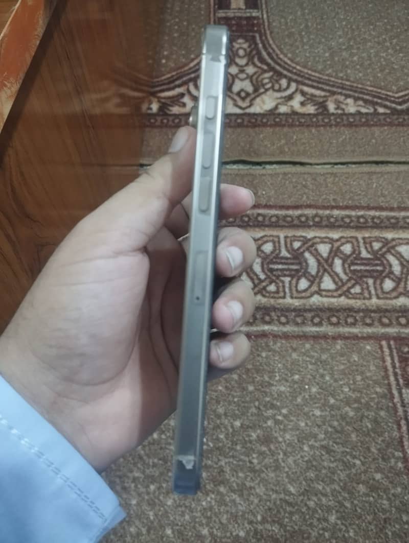 Apple iPhone 16 Pro Max 3