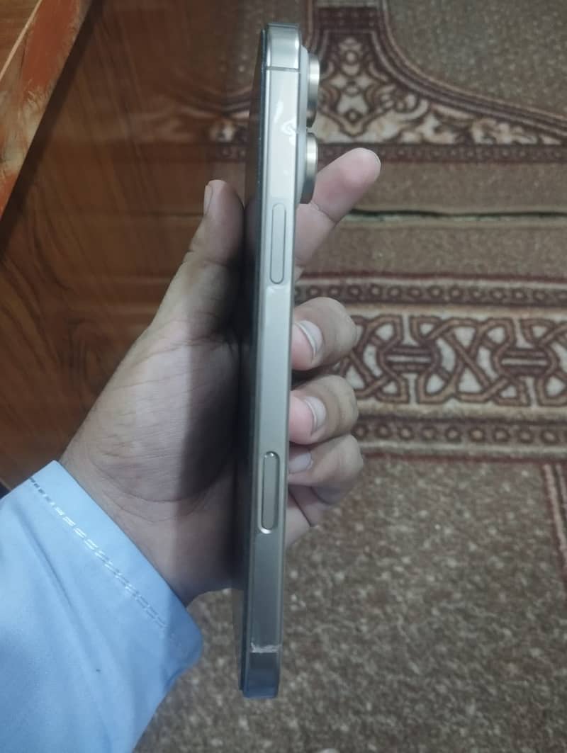 Apple iPhone 16 Pro Max 4