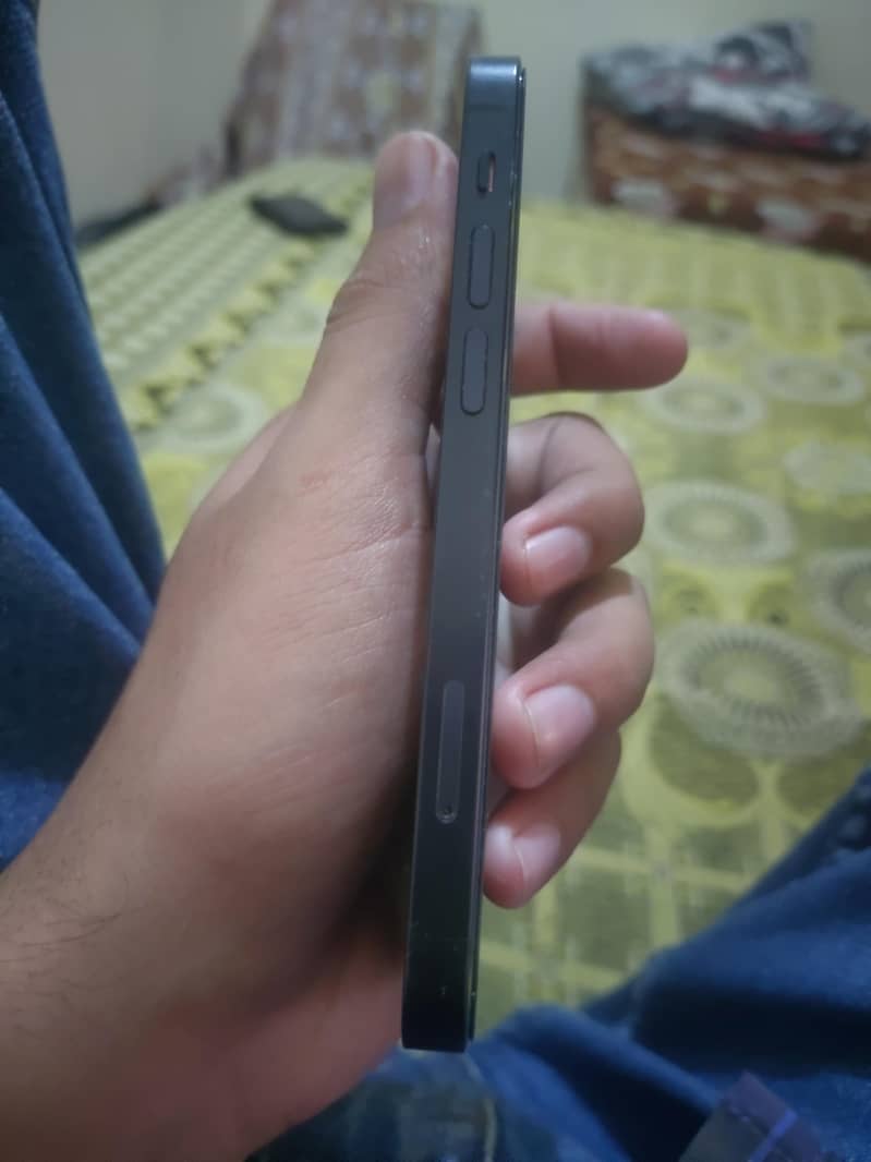 Apple iPhone 12 mini (cash only price negotiable) 3