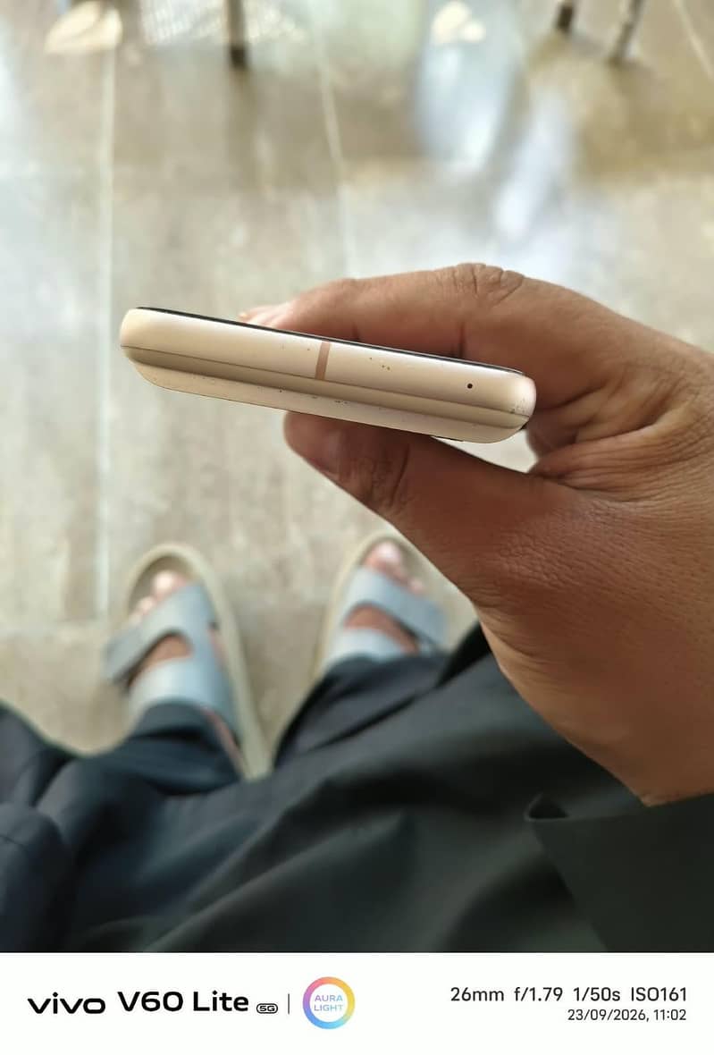 Google Pixel 8 4