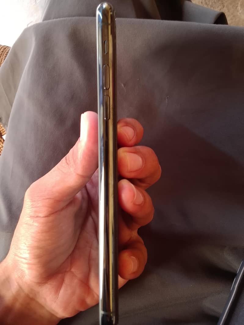 Apple iPhone 11 Pro Max 5