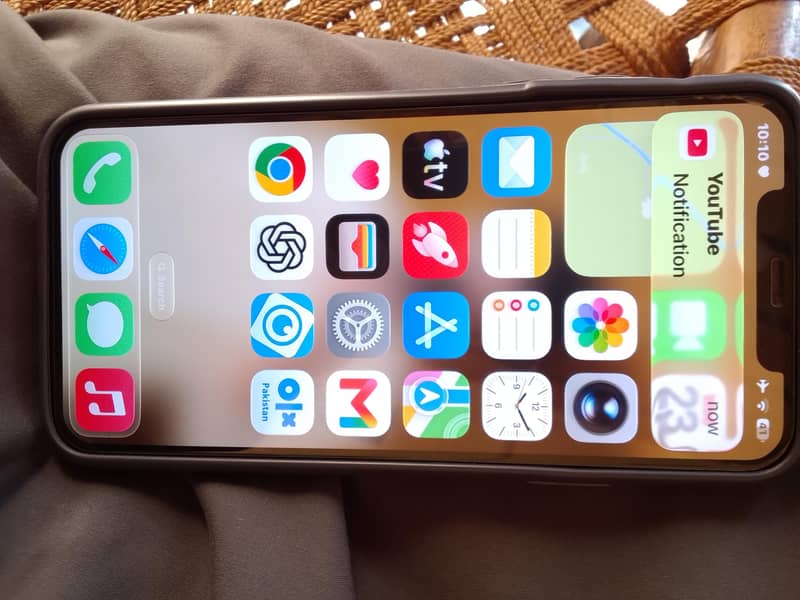 Apple iPhone 11 Pro Max 8