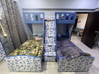 Triple bunk bed