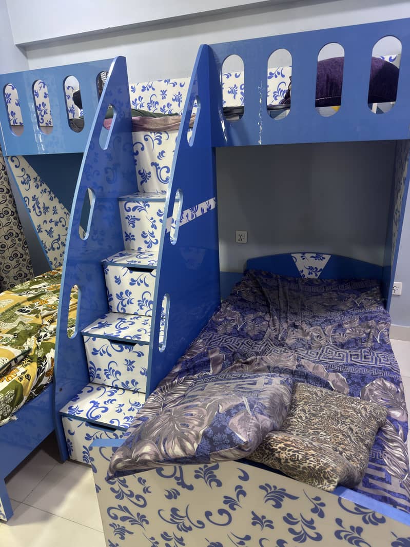 Triple bunk bed 1